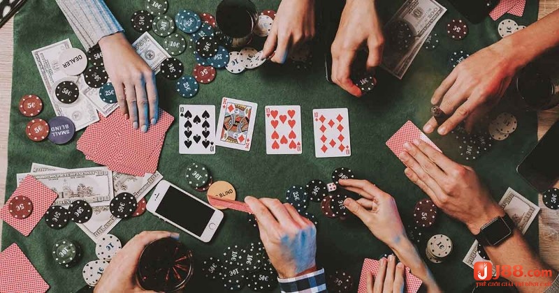 Kinh nghiệm chơi Stud Poker là gì của những cao thủ